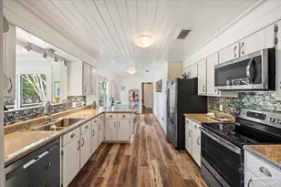 6006 W Shore Dr, Pensacola, FL 32526 - Photo 21