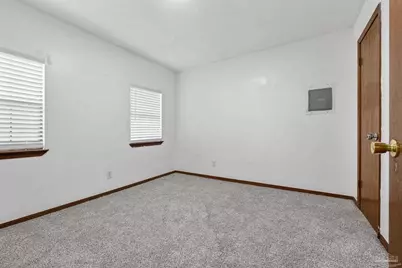 2403 E Johnson Ave, Pensacola, FL 32514 - Photo 9