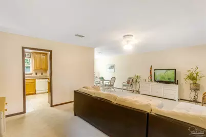 1370 Bayshore Ct, Gulf Breeze, FL 32563 - Photo 5