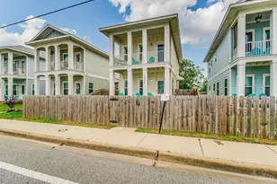 1002 W Main St, Pensacola, FL 32502 - Photo 1