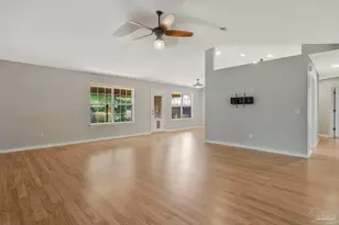 1028 Great Oaks Dr, Gulf Breeze, FL 32563 - Photo 11
