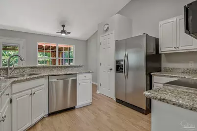 1028 Great Oaks Dr, Gulf Breeze, FL 32563 - Photo 3