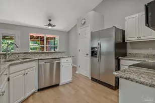 1028 Great Oaks Dr, Gulf Breeze, FL 32563 - Photo 3