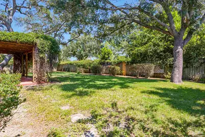 1028 Great Oaks Dr, Gulf Breeze, FL 32563 - Photo 45