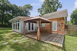 2143 Yardley Cir, Pensacola, FL 32526 - Photo 7