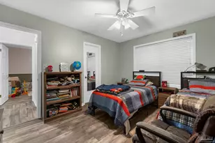 401 Bayshore Dr, Pensacola, FL 32507 - Photo 23