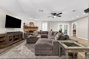 401 Bayshore Dr, Pensacola, FL 32507 - Photo 17