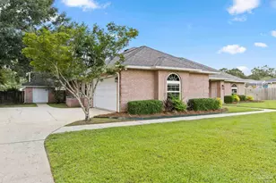 1017 Bushwood Dr, Cantonment, FL 32533 - Photo 3
