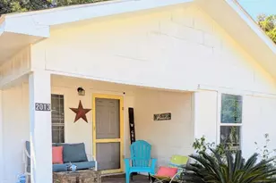 2013 W Gregory St, Pensacola, FL 32502 - Photo 1