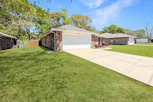 5963 Ashton Woods Cir, Milton, FL 32570 - Photo 3