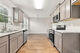 3017 Berwick St, Pensacola, FL 32503 - Photo 9