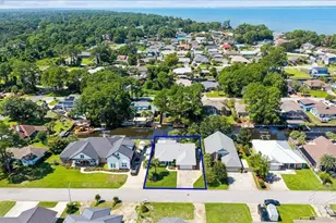 1613 Kalakaua Ct, Gulf Breeze, FL 32563 - Photo 1