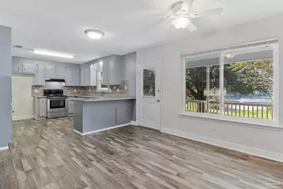 5409 Pond View Dr, Milton, FL 32570 - Photo 11