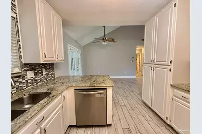 2460 Houston Cir, Gulf Breeze, FL 32563 - Photo 11