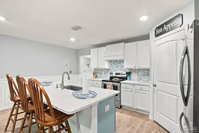 9466 Lutoo Ln, Pensacola, FL 32526 - Photo 13