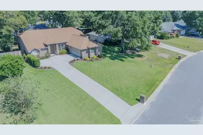 4252 Lancaster Gate Dr, Pace, FL 32571 - Photo 3