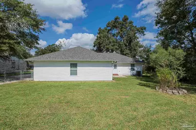 1009 Rachel Cir, Cantonment, FL 32533 - Photo 9