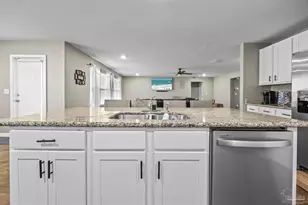 5560 Guinevere Ln, Milton, FL 32583 - Photo 7