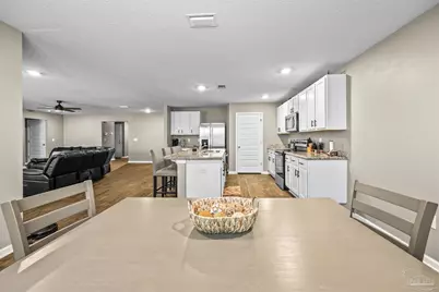 5560 Guinevere Ln, Milton, FL 32583 - Photo 9