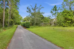 1834 W Smugglers Cove Dr, Gulf Breeze, FL 32563 - Photo 11