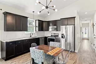 701 W Avery St, Pensacola, FL 32501 - Photo 7