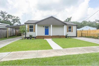 7 Commander St, Pensacola, FL 32507 - Photo 1