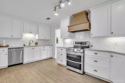 405 Navarre St, Gulf Breeze, FL 32561 - Photo 1