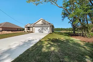 7915 Twin Lake Dr, Milton, FL 32583 - Photo 1