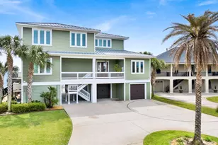 1070 Harbor Ln, Gulf Breeze, FL 32563 - Photo 1