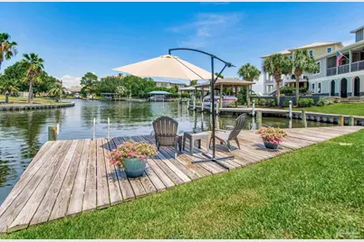 1050 Edgewater Ln, Gulf Breeze, FL 32563 - Photo 1