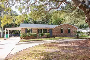 306 Fairpoint Dr, Gulf Breeze, FL 32561 - Photo 1