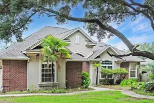 4436 Soundside Dr, Gulf Breeze, FL 32563 - Photo 1