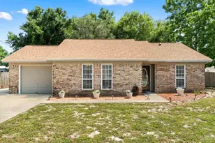 4701 Kitty Hawk Cir, Gulf Breeze, FL 32563 - Photo 1