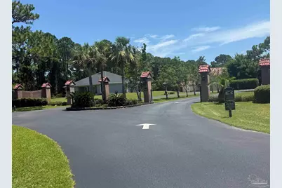 1733 E Smugglers Cove Dr, Gulf Breeze, FL 32563 - Photo 1