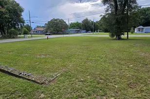 300 Anderson St, Pensacola, FL 32503 - Photo 1