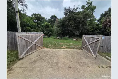 2401 W Jordan St, Pensacola, FL 32505 - Photo 1