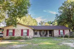 5905 Castle Dr, Milton, FL 32570 - Photo 1