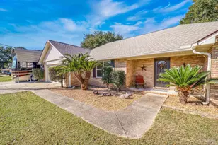 405 Twin Bay Dr, Pensacola, FL 32534 - Photo 1