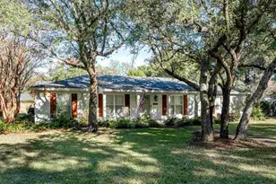 831 Bay Cliffs Rd, Gulf Breeze, FL 32561 - Photo 1