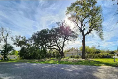 1121 W Scott St, Pensacola, FL 32501 - Photo 1