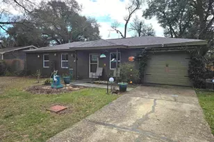 209 Marine Dr, Pensacola, FL 32507 - Photo 1
