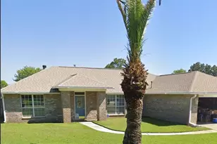 1725 Beachside Dr, Pensacola, FL 32507 - Photo 1