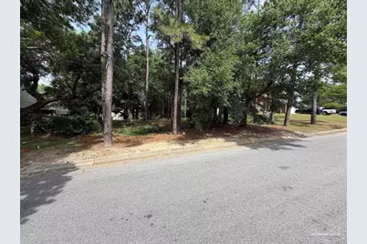 6400 Guilford Dr, Pensacola, FL 32504 - Photo 1