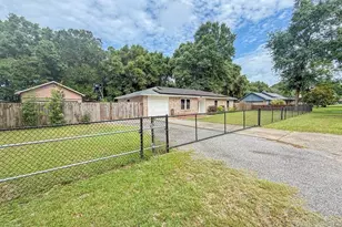 5535 Debbie Dr, Milton, FL 32570 - Photo 1