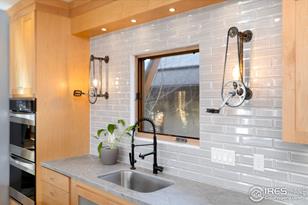 425 Wood St - Photo 9