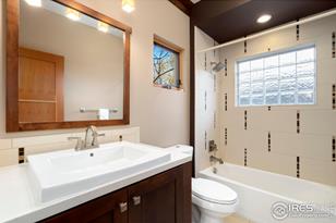 425 Wood St - Photo 15