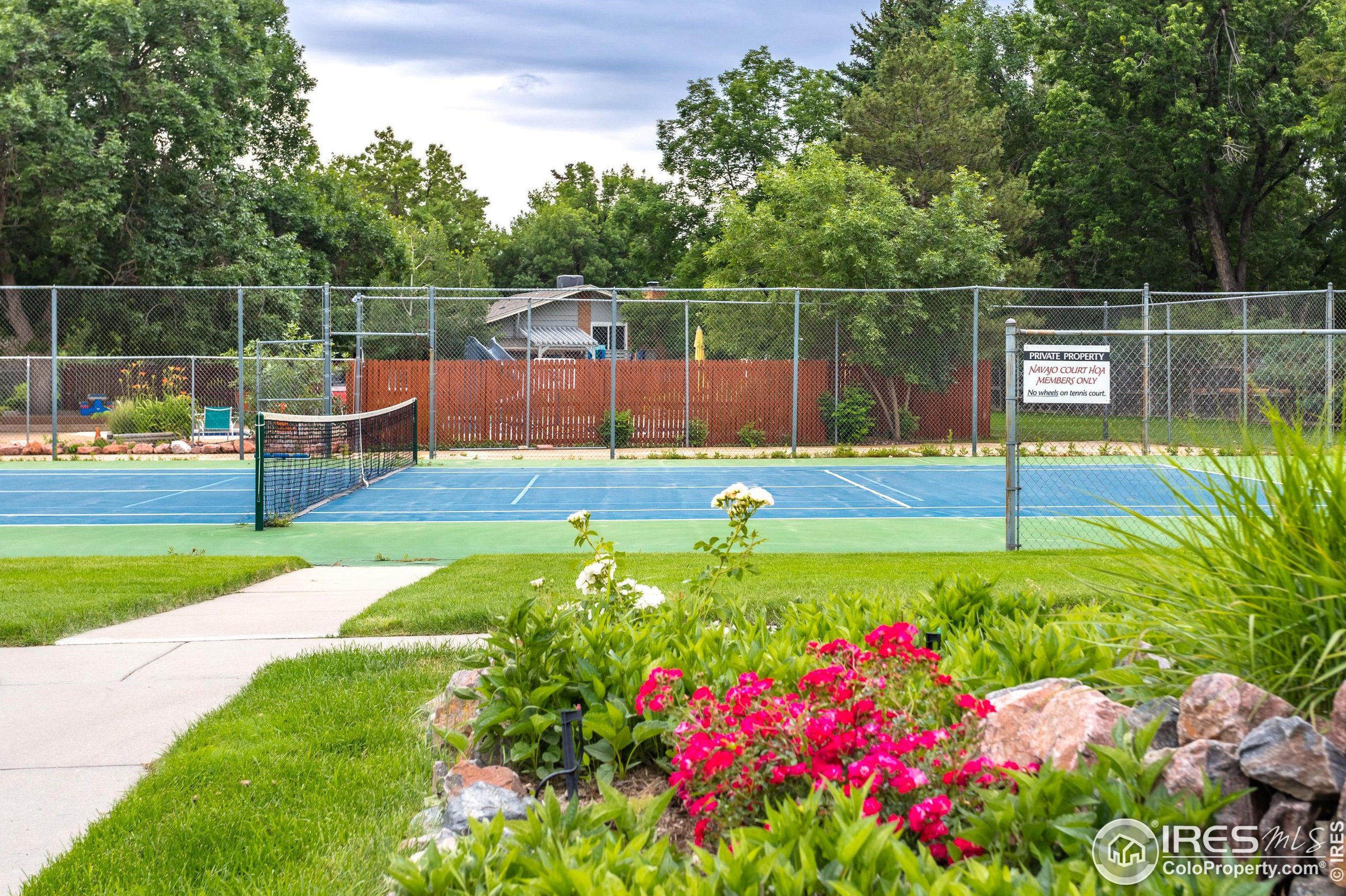 290 Mohawk Dr, Boulder CO  80303-3650 exterior