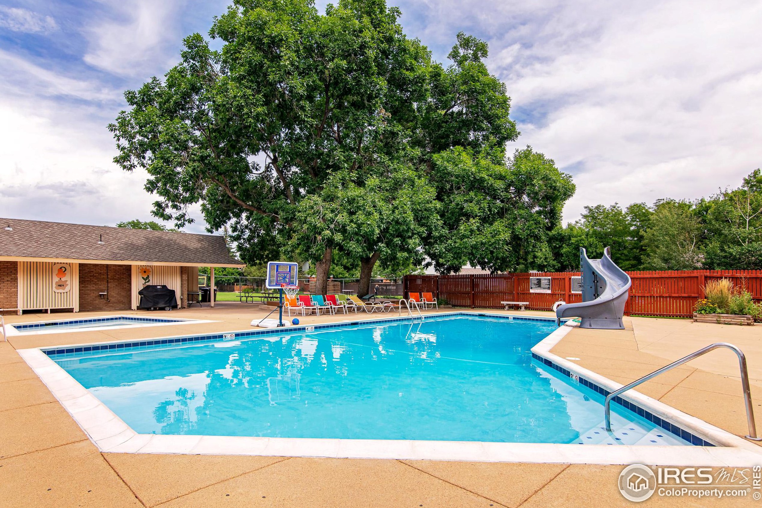 290 Mohawk Dr, Boulder CO  80303-3650 exterior