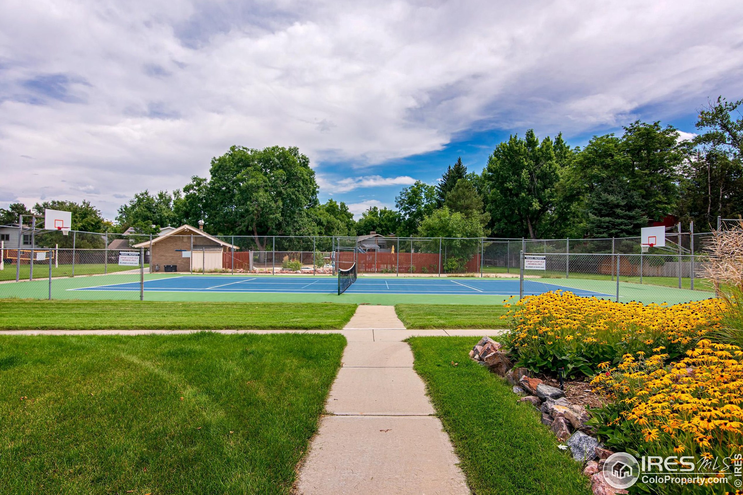 290 Mohawk Dr, Boulder CO  80303-3650 exterior