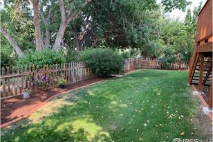 2443 Hampstead Dr - Photo 3